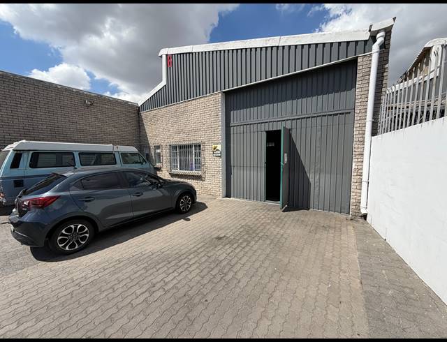 370M² FACTORY TO LET IN STIKLAND INDUSTRIAL